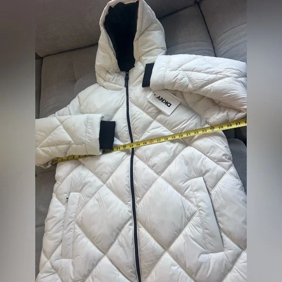 NWT $300 DKNY Women’s Silky Long Quilted Parka Water Resistant Zip Pockets Large - Picture 4 of 8